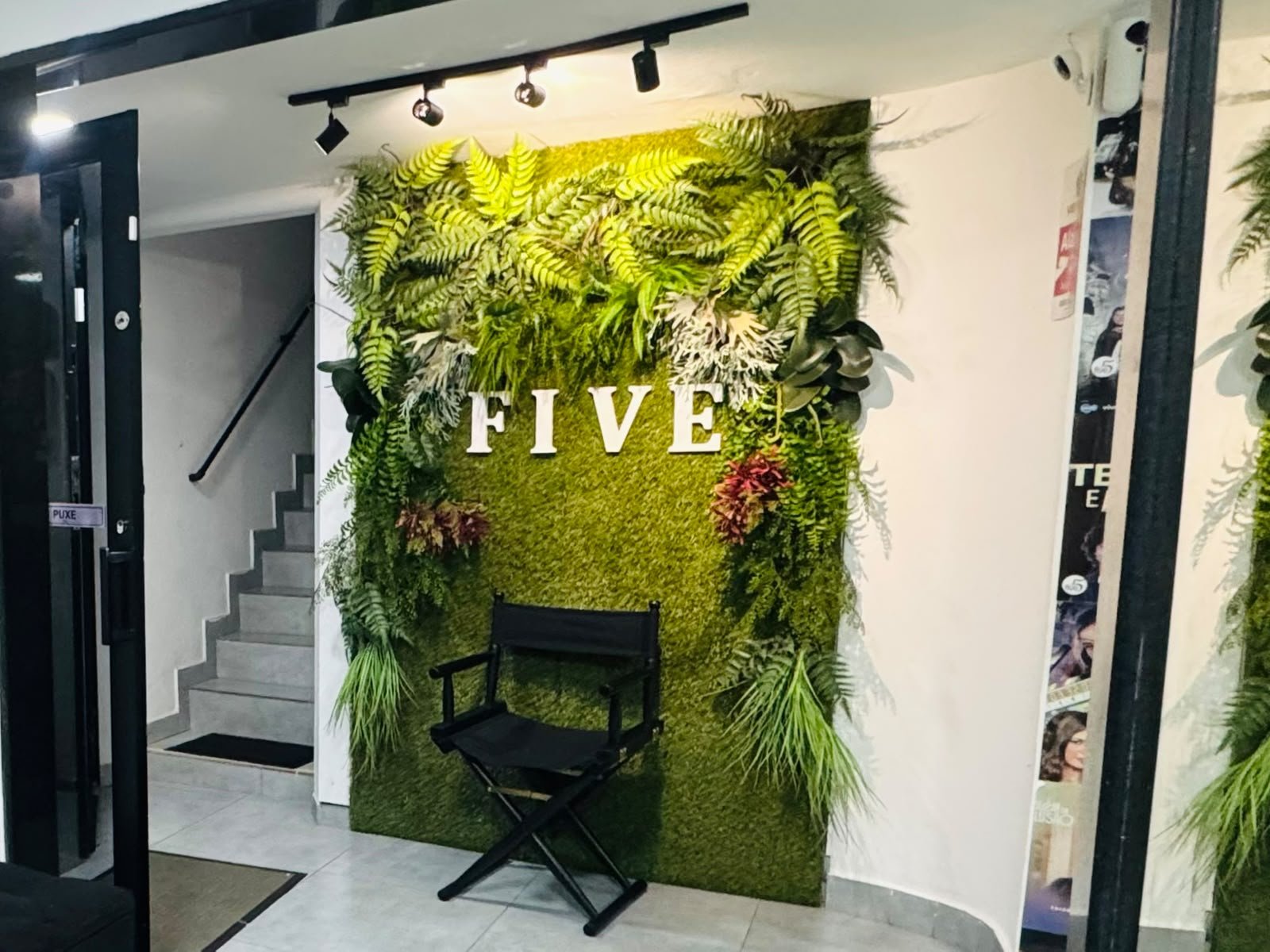 Parede Five